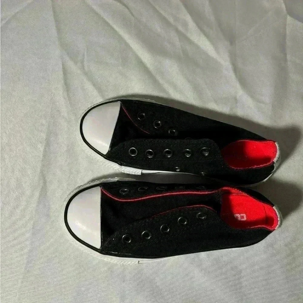 Kids size 11 converse shoes, #I337